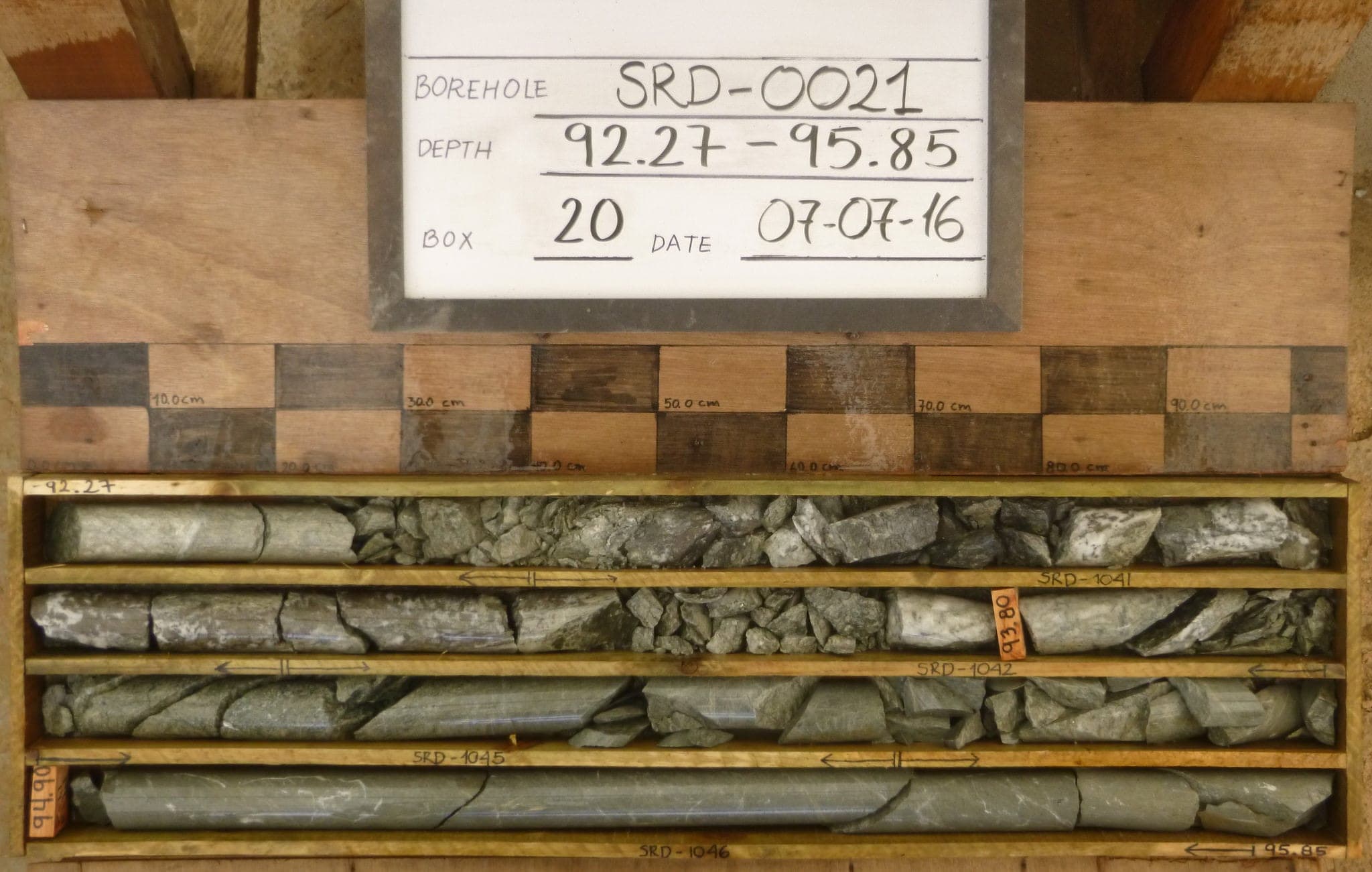 Red Eagle Mining宣布在San Ramon截获11.5米厚、每吨7.25克金和0.8米厚、每吨169克金
