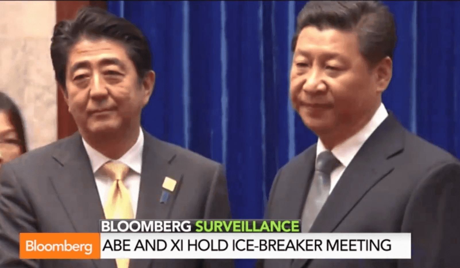 Xi Jinping y Shinzo Abe Comparten un Momento Incómodo en la Cumbre APEC
